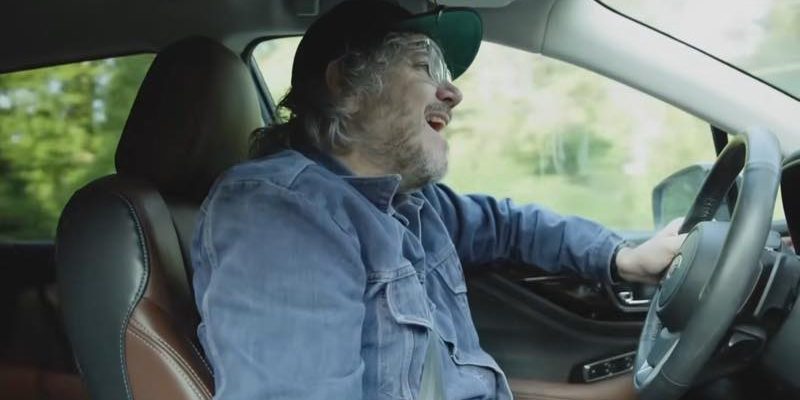 Jeff Tweedy Sings "Twilight Override" In His Car